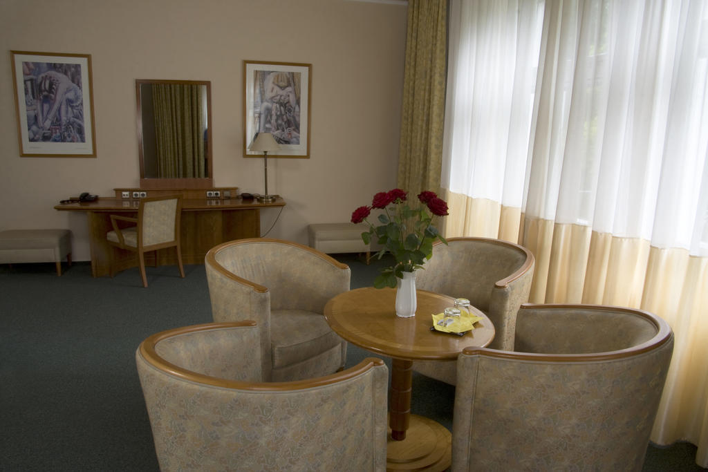 Dr. Adler Spa & Kurhotel Frantiskovy Lazne Bagian luar foto