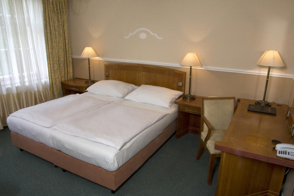 Dr. Adler Spa & Kurhotel Frantiskovy Lazne Ruang foto
