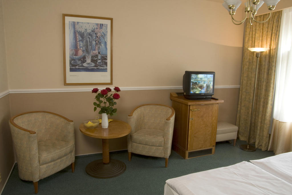 Dr. Adler Spa & Kurhotel Frantiskovy Lazne Ruang foto
