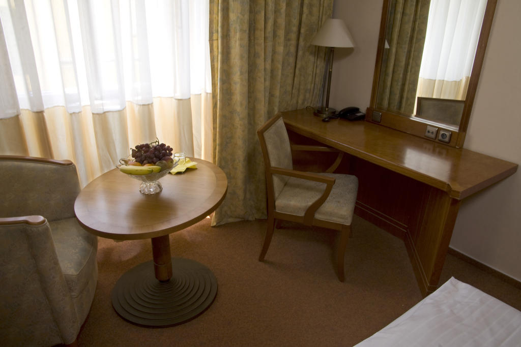 Dr. Adler Spa & Kurhotel Frantiskovy Lazne Ruang foto