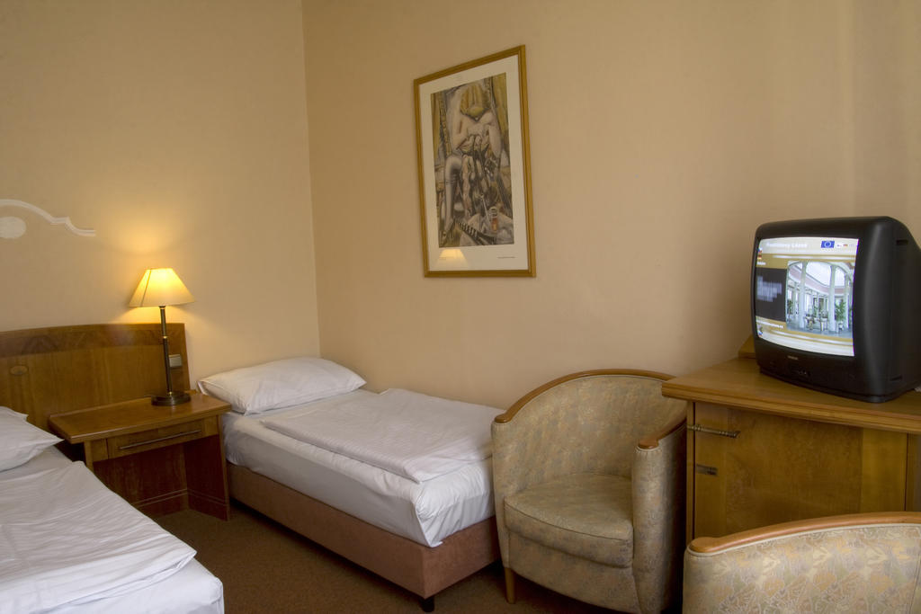 Dr. Adler Spa & Kurhotel Frantiskovy Lazne Ruang foto