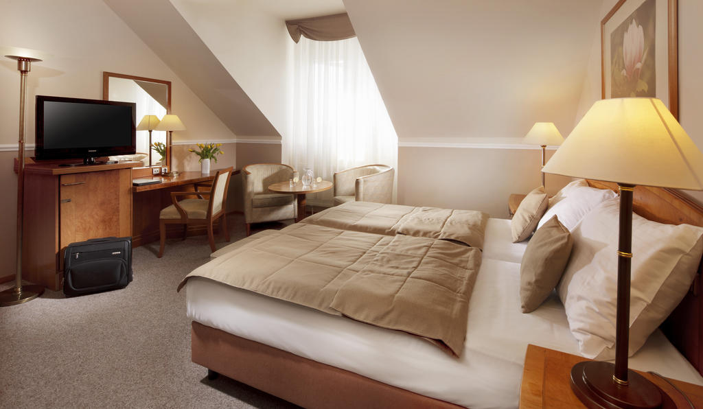 Dr. Adler Spa & Kurhotel Frantiskovy Lazne Ruang foto